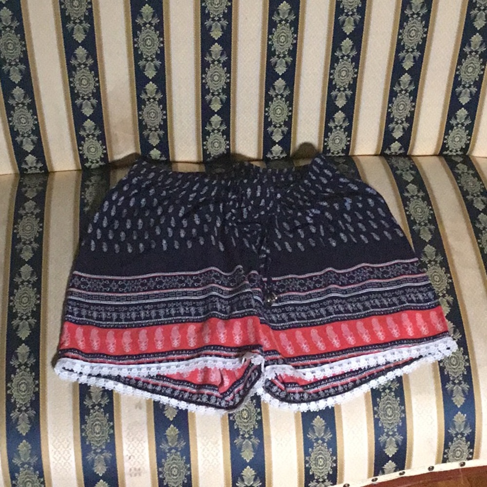 SHORTS - Picture 6 of 8